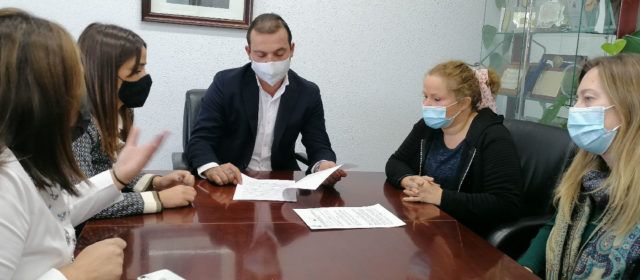 L’Ajuntament de Peníscola subscriu un conveni amb l’Associació de Comerciants per a la promoció i dinamització del comerç en la localitat