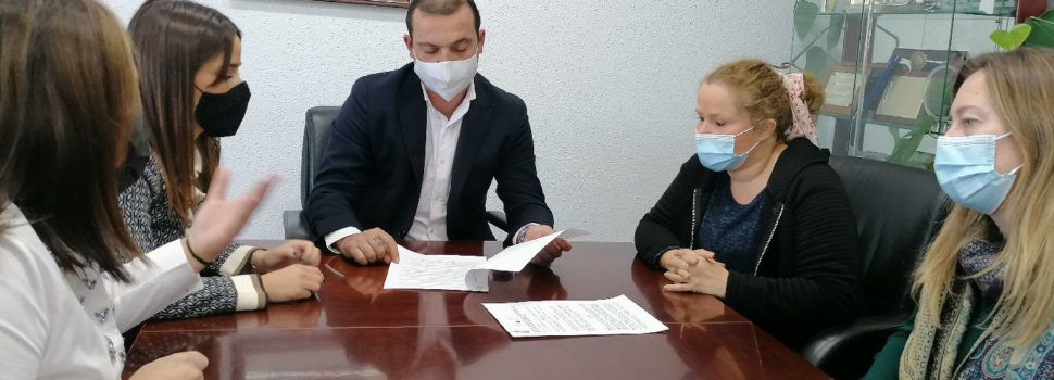 L’Ajuntament de Peníscola subscriu un conveni amb l’Associació de Comerciants per a la promoció i dinamització del comerç en la localitat