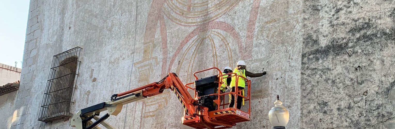 Comencen les feines de recuperació de la façana de l’església Arxiprestal