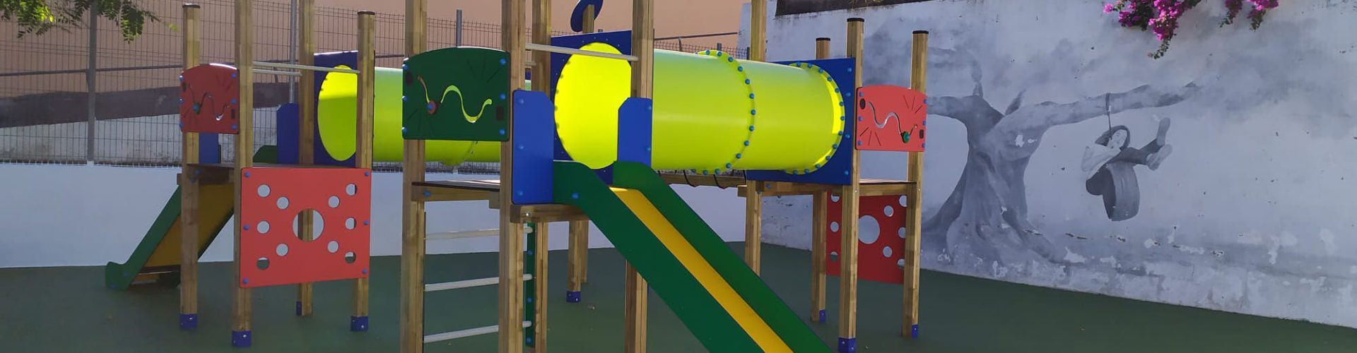 Les xiquetes i xiquets de la Jana estrenen el nou parc infantil