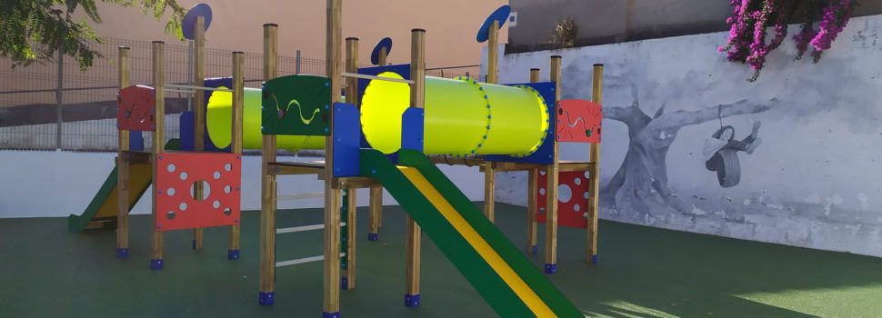 Les xiquetes i xiquets de la Jana estrenen el nou parc infantil