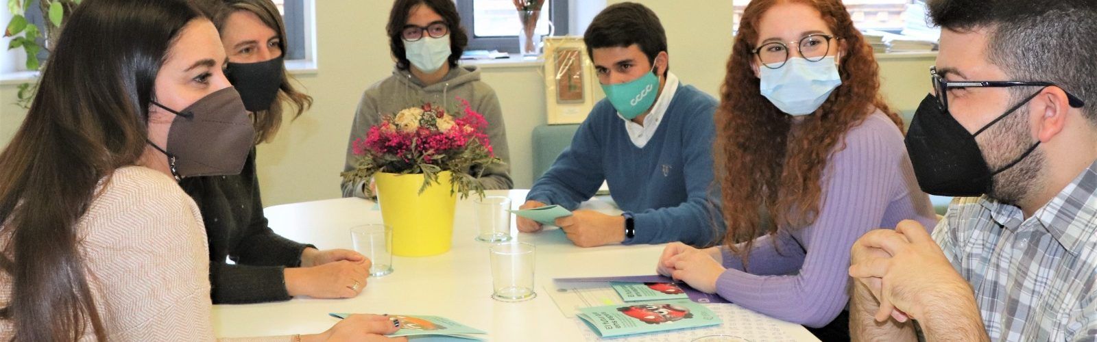 Fridays For Future Vinaròs presenta a la consellera Mollà la guia ‘El futur que ens espera’