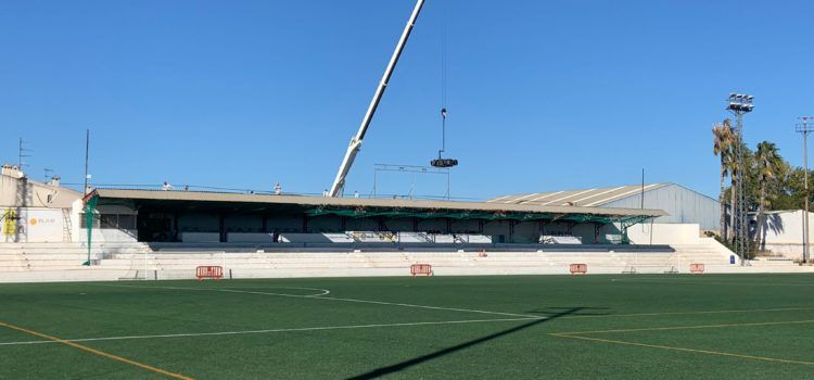 Benicarló renova amb 50.000 euros la coberta de la graderia del camp de futbol