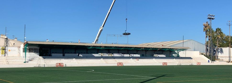 Benicarló renova amb 50.000 euros la coberta de la graderia del camp de futbol
