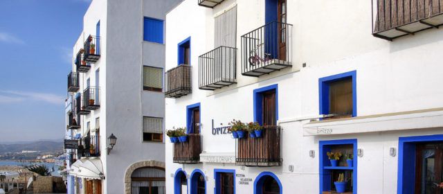 Peñíscola, entre las ciudades más buscadas por los turistas nacionales, para sus vacaciones de julio 2024, según Jetcost
