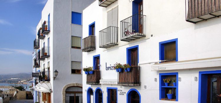 Peñíscola, entre las ciudades más buscadas por los turistas nacionales, para sus vacaciones de julio 2024, según Jetcost