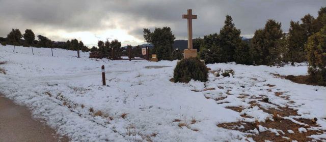Fotos: Els voltants del pla de Santa Àgueda, a Vallibona, emblanquinats
