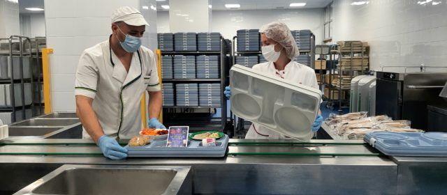 Los hospitales de Castellón ofrecen menús especiales a los pacientes ingresados durante las fiestas navideñas