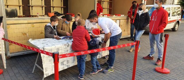 Un taller per fer bombons a la Fira Lluís Santapau