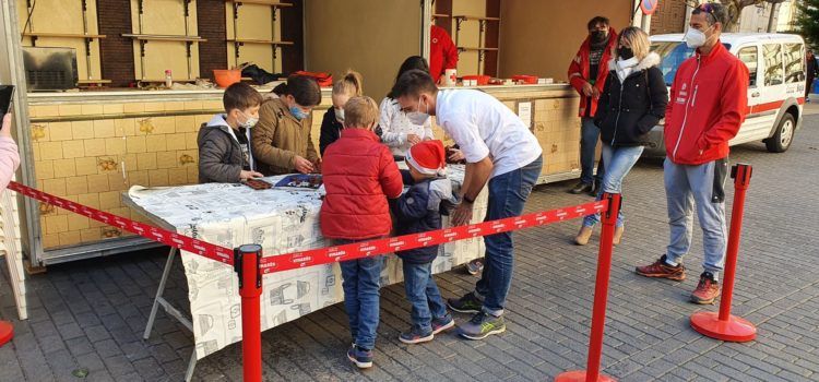 Un taller per fer bombons a la Fira Lluís Santapau
