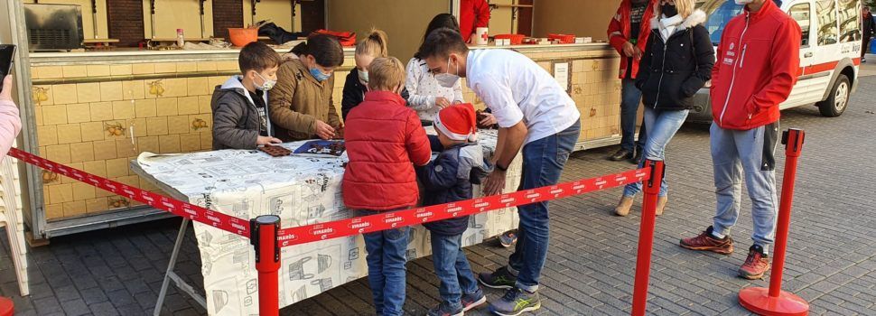 Un taller per fer bombons a la Fira Lluís Santapau