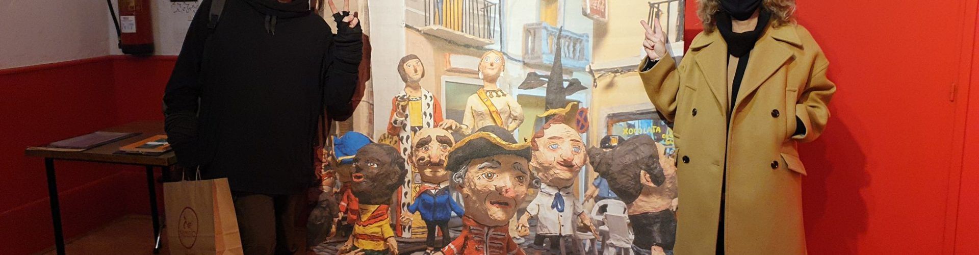 Vídeo i fotos: Exposició a l’Auditori de Vinaròs “Façanes, peixeres i un conte…Iakaré” 
