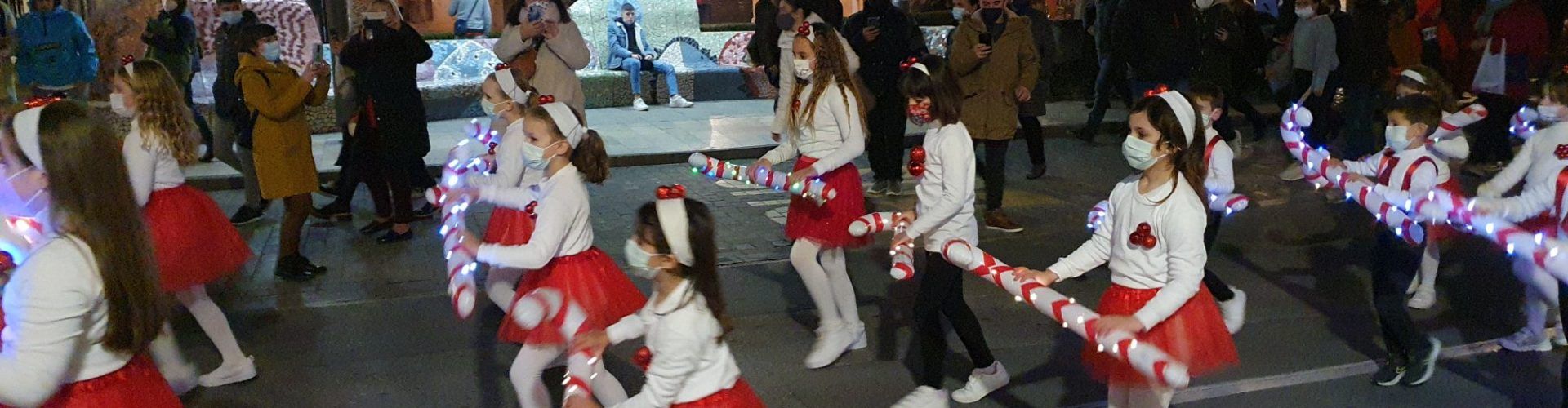 El gimnàs Esplai desfila pels carrers de Vinaròs