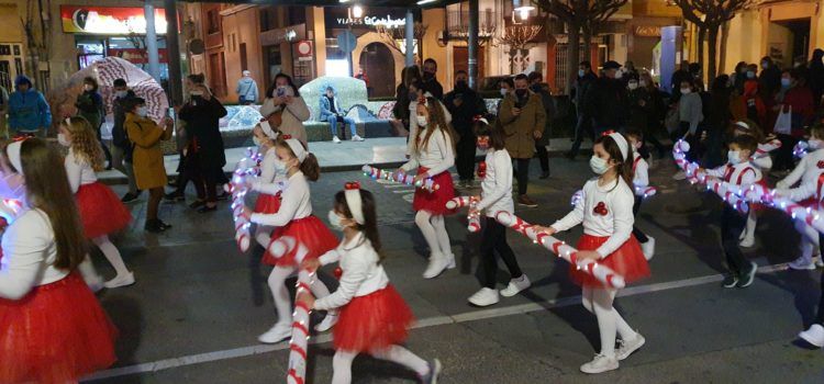 El gimnàs Esplai desfila pels carrers de Vinaròs