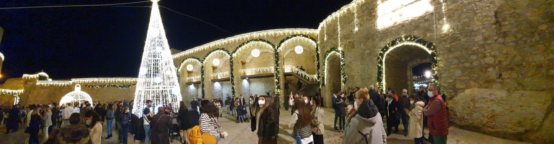 Fotos: Ferrero Rocher segueix il·luminant el Nadal a Peníscola