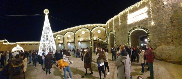 Fotos: Ferrero Rocher segueix il·luminant el Nadal a Peníscola