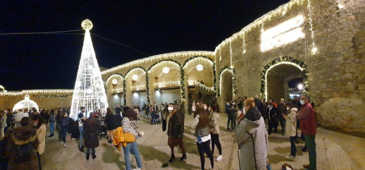 Fotos: Ferrero Rocher segueix il·luminant el Nadal a Peníscola