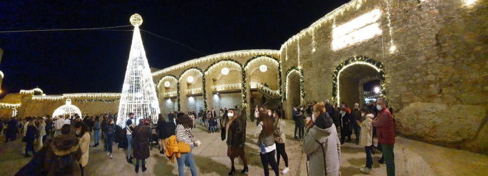 Fotos: Ferrero Rocher segueix il·luminant el Nadal a Peníscola