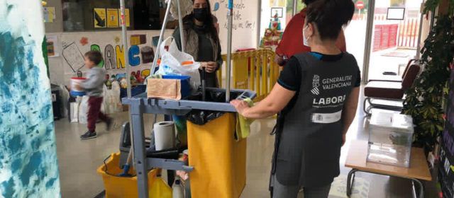 Alcalà-Alcossebre contracta tres persones per netejar els centres educatius i un auxiliar administratiu a través d’ECOVID i EMPUJU