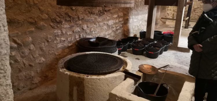 El molí de Cervera tornà a premsar cent anys després de la seua aturada
