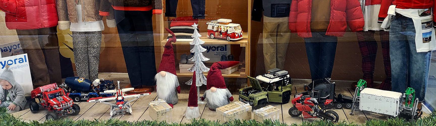 Maquetes per a decorar un aparador del carrer Major