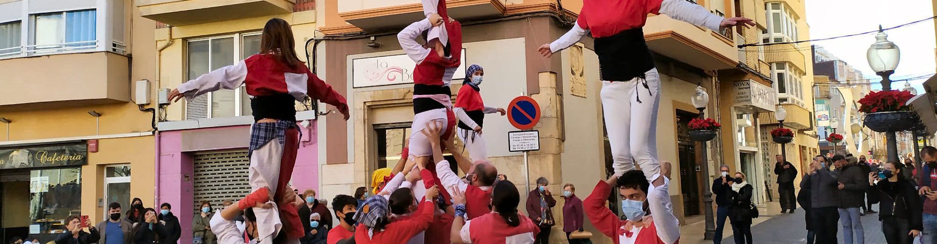 Vídeos i fotos: La Muixeranga de Vinaròs torna als carrers