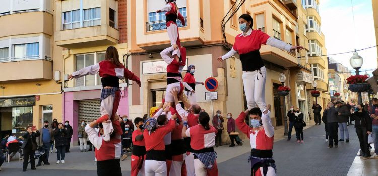 Vídeos i fotos: La Muixeranga de Vinaròs torna als carrers