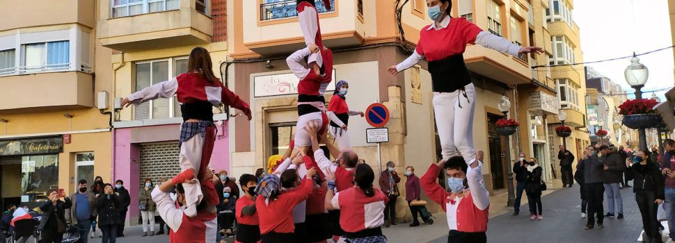 Vídeos i fotos: La Muixeranga de Vinaròs torna als carrers
