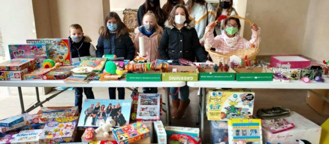 Benassal mostra el seu costat més solidari en el Mercat Benèfic de Nadal