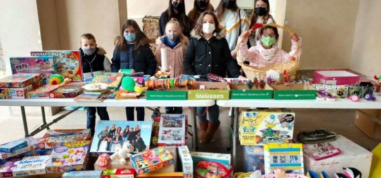 Benassal mostra el seu costat més solidari en el Mercat Benèfic de Nadal