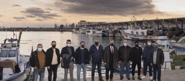 La Diputació i les confraries de pescadors de Castelló s’uneixen contra els plàstics en la mar amb una campanya per a fomentar la reutilització