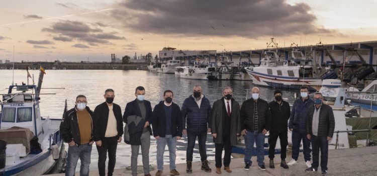 La Diputació i les confraries de pescadors de Castelló s’uneixen contra els plàstics en la mar amb una campanya per a fomentar la reutilització