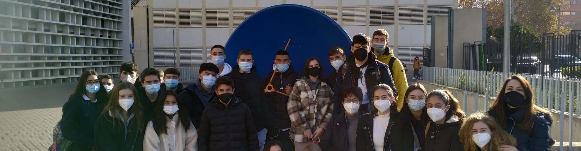 Alumnat de 1r i 2n batxillerat del Leopoldo Querol visiten l’Escola d’Enginyeria de Telecomunicació de la UPV