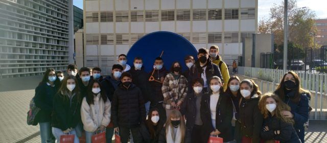 Alumnat de 1r i 2n batxillerat del Leopoldo Querol visiten l’Escola d’Enginyeria de Telecomunicació de la UPV