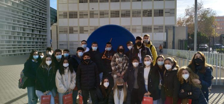 Alumnat de 1r i 2n batxillerat del Leopoldo Querol visiten l’Escola d’Enginyeria de Telecomunicació de la UPV