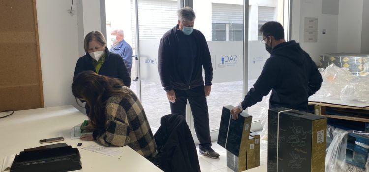 El Ayuntamiento de Peñíscola entrega 1500 cestas de Navidad a los más mayores