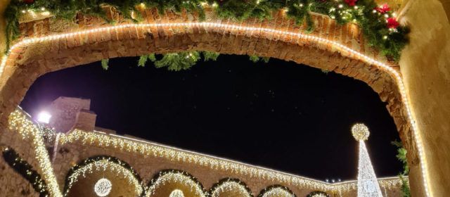 Vídeos i fotos: Ferrero Rocher encén el Nadal a Peníscola