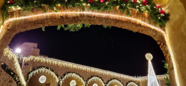 Vídeos i fotos: Ferrero Rocher encén el Nadal a Peníscola