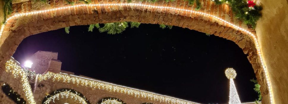 Vídeos i fotos: Ferrero Rocher encén el Nadal a Peníscola