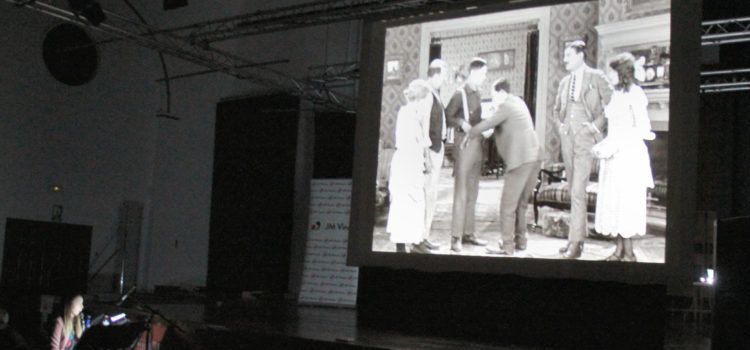 Película de cine mudo con música de clarinete en directo