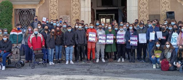 L’IES Joan Coromines, en el Dia contra la violència de gènere