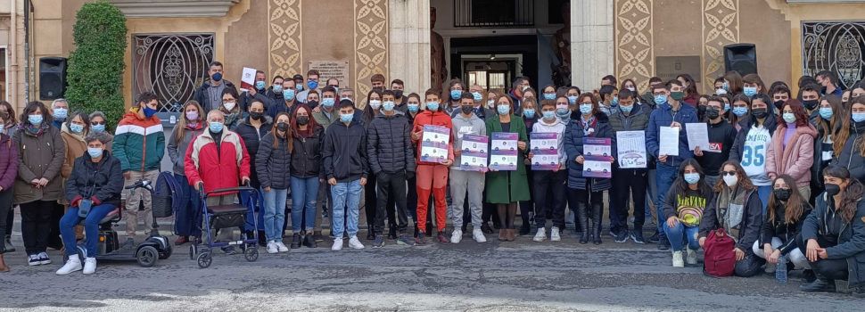 L’IES Joan Coromines, en el Dia contra la violència de gènere
