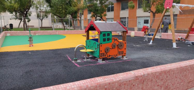 L’Ajuntament renova el parc infantil de l’avinguda de Castelló
