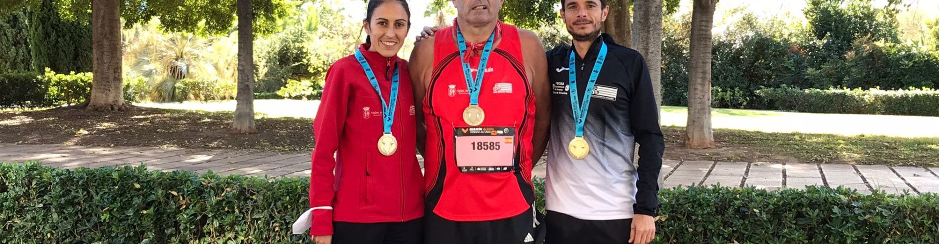 Cinc fondistes del Club Esportiu Vinaròs, en la Marató de València