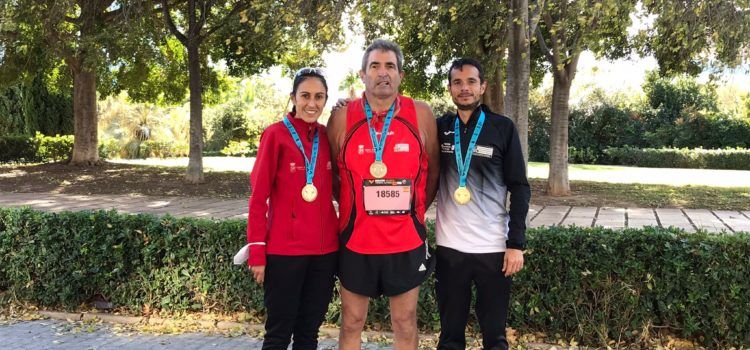 Cinc fondistes del Club Esportiu Vinaròs, en la Marató de València
