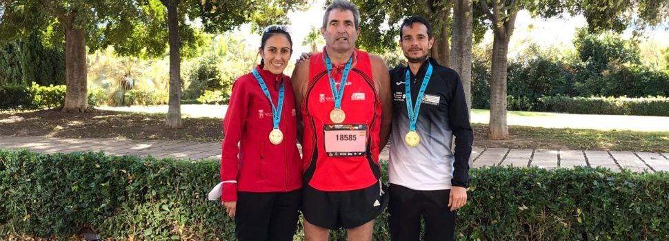 Cinc fondistes del Club Esportiu Vinaròs, en la Marató de València