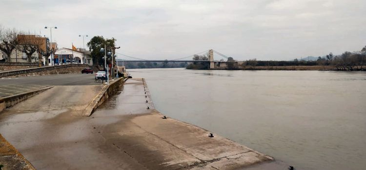 Baixa el cabal de l’Ebre per Amposta
