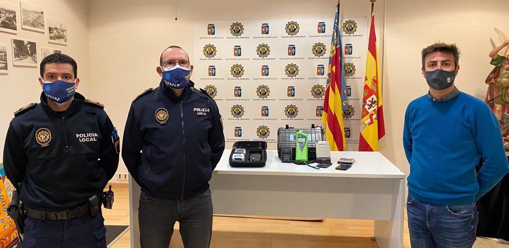 La Policia Local de Benicarló adquireix un nou etilòmetre que permet resultats més ràpids i precisos
