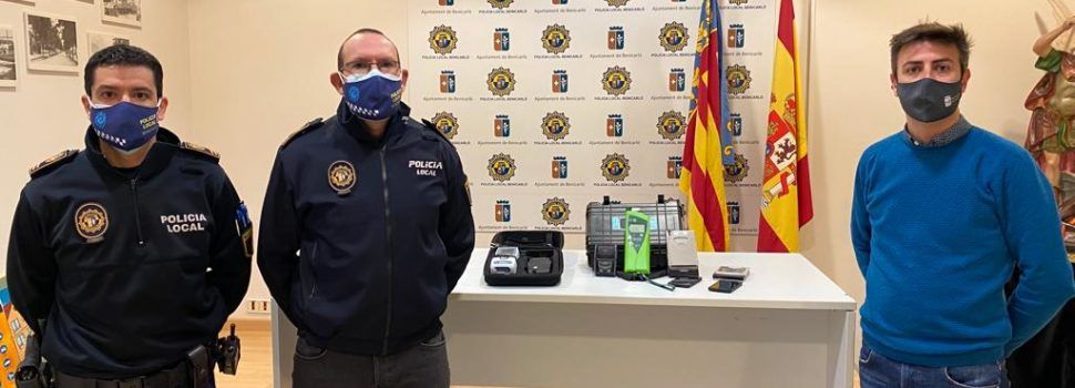La Policia Local de Benicarló adquireix un nou etilòmetre que permet resultats més ràpids i precisos