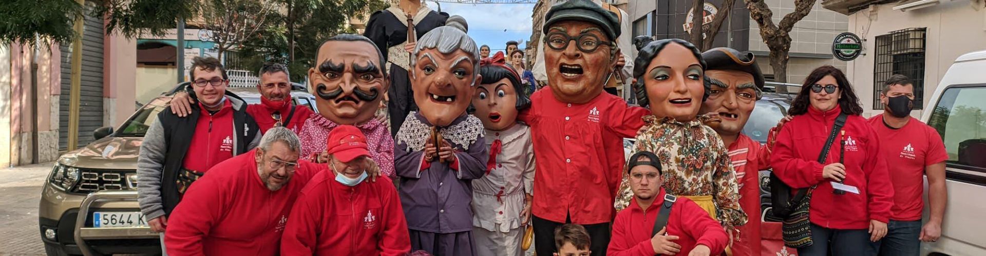 Gegants i nanos de Vinaròs en la II Trobada Popular al barri tortosí de Ferreries